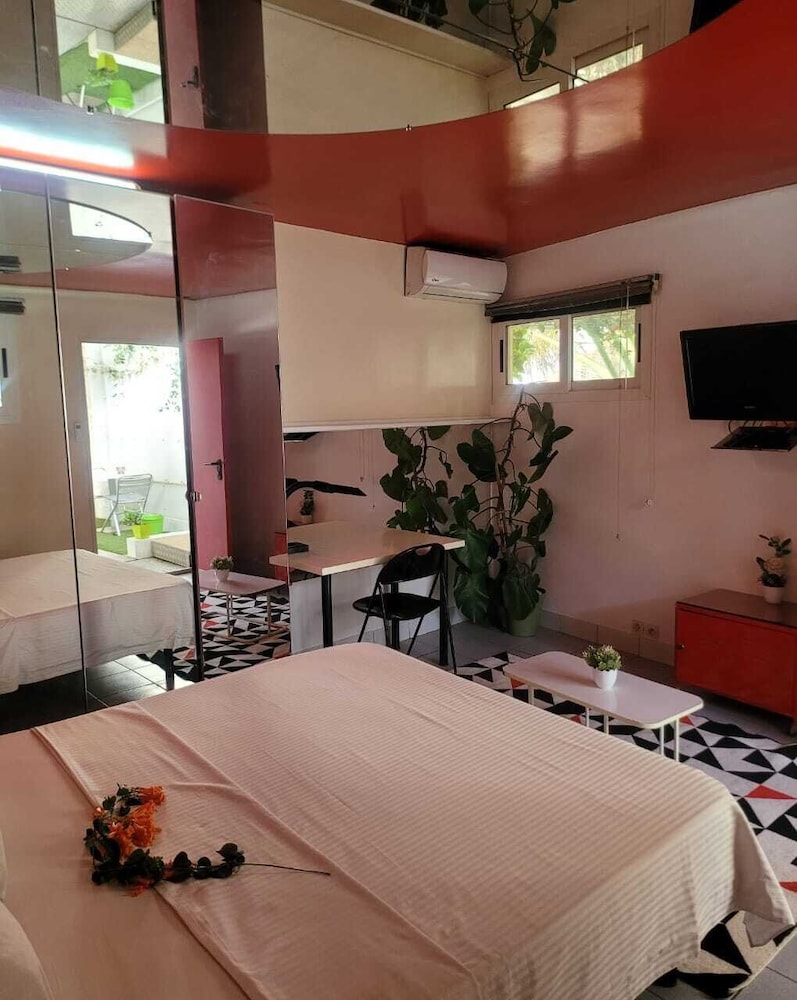 Maison d'hôtes villa Anna Dakar — 4-Star Luxury Hotel in Dakar, Senegal
