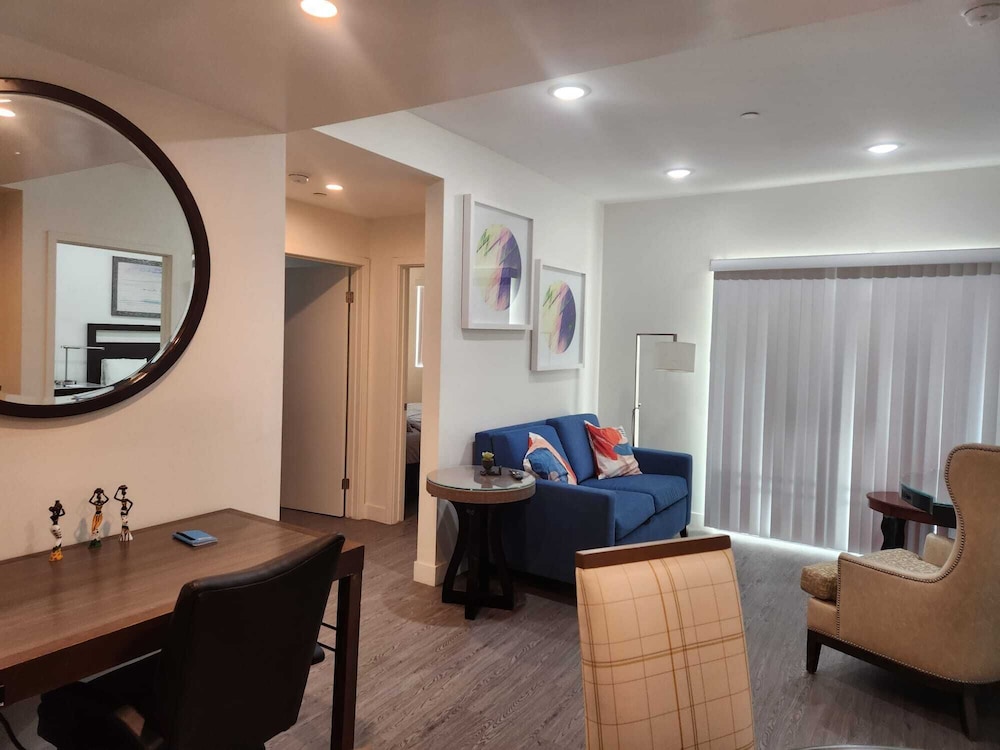 Urban Chic Apart Hotels in Central LA - featured photo
