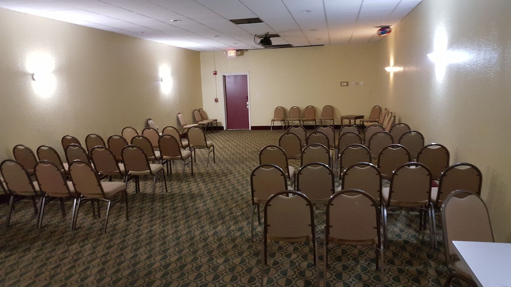 Econo Lodge Busch Gardens - photo 56