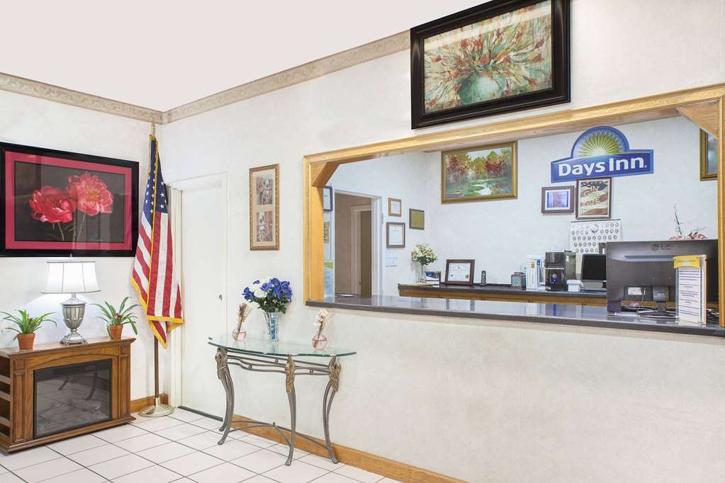 Days Inn by Wyndham Newton - photo 3