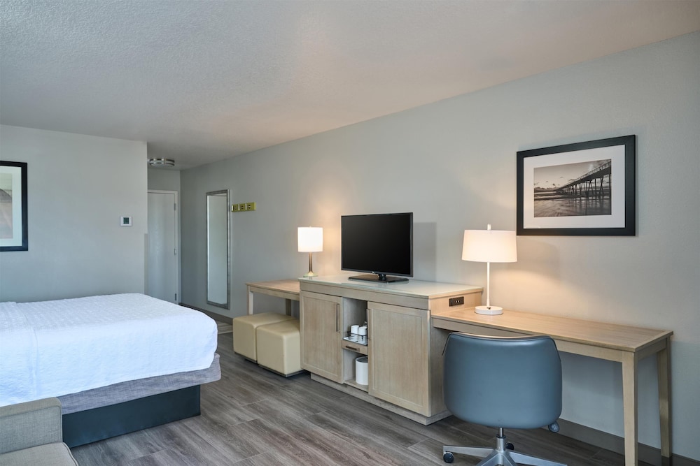 Hampton Inn & Suites Hermosa Beach - photo 11