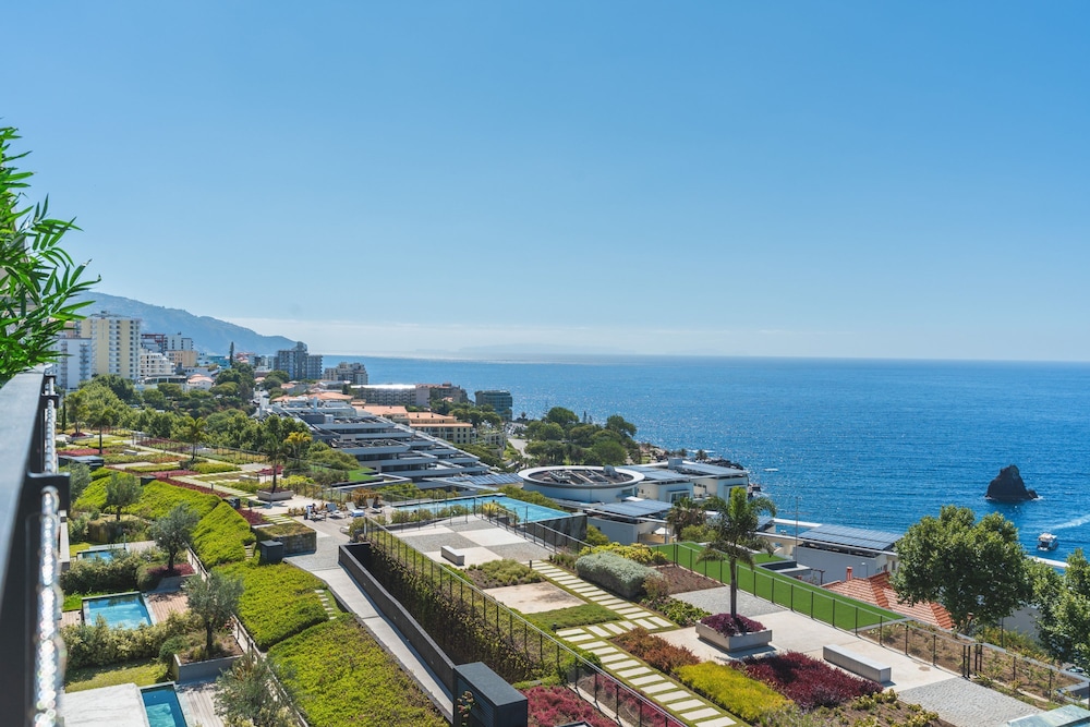 Savoy Residence Monumentalis 2B or Not 2B by LM&AC Signature — 4-Star Luxury Hotel in Funchal, Portugal