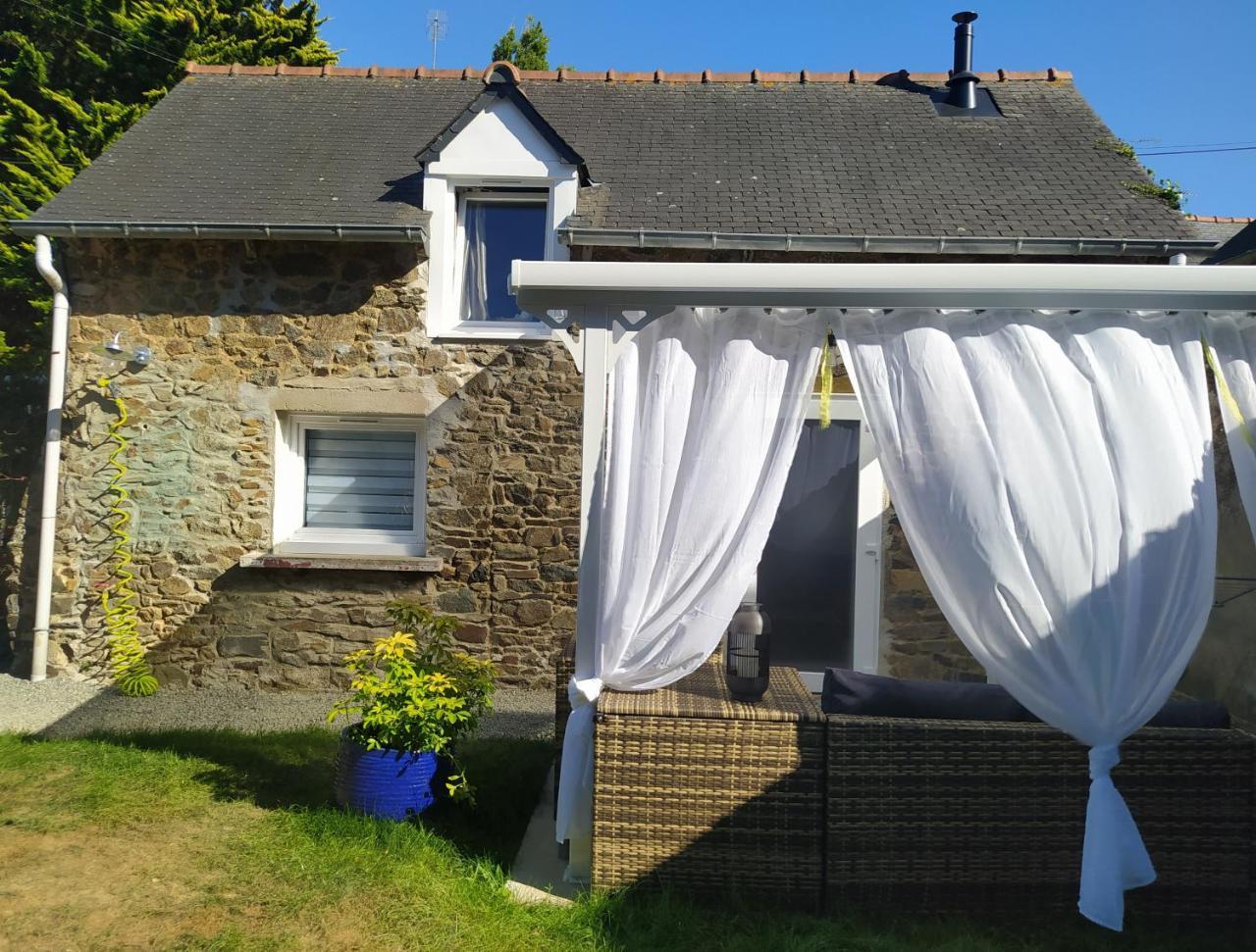 Maisonnette de Bord de Mer — 4-Star Luxury Hotel in Etables-Sur-Mer, France