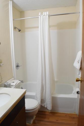 Budget Inn Ontario - photo 21
