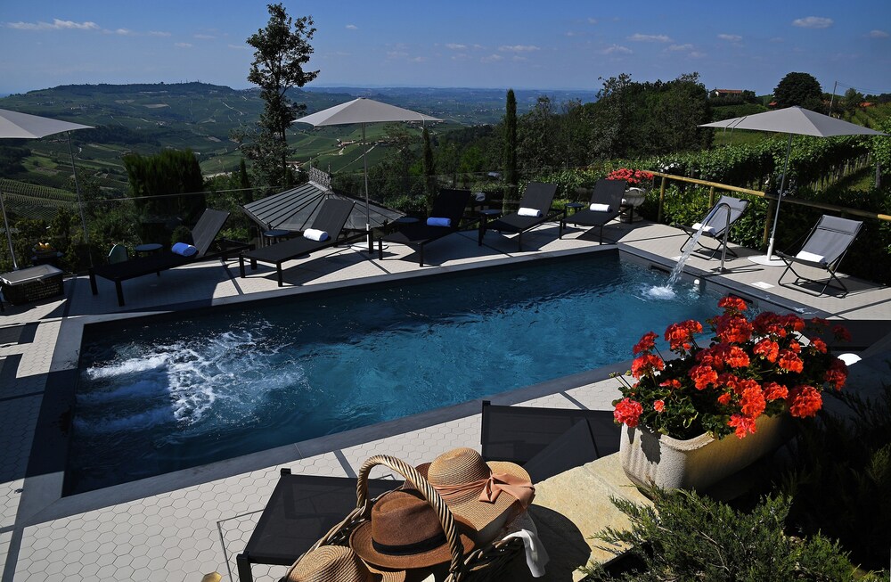 La Ribezza Boutique Hotel — 5-Star Luxury Hotel in Monforte D'alba, Italy