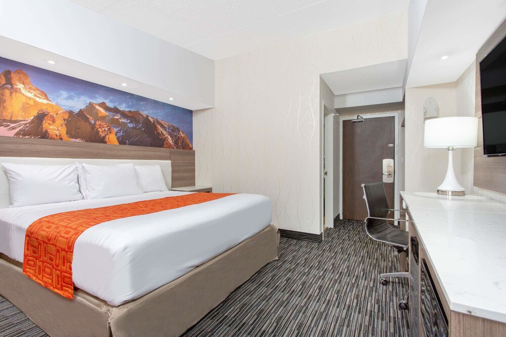 Howard Johnson by Wyndham Harrisburg - photo 6