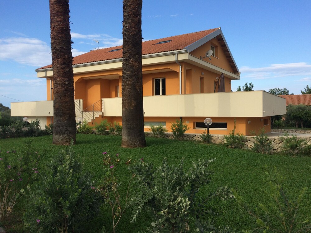 Case Vesta — 4-Star Luxury Hotel in Melilli, Italy