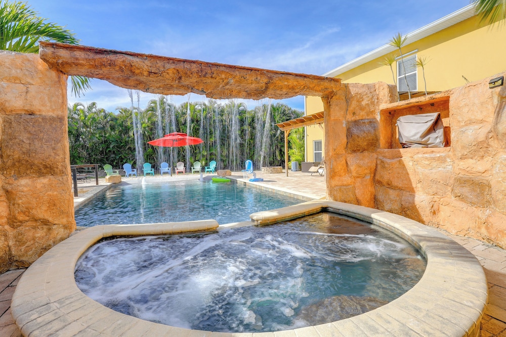 Pool & Spa: Spacious Port St Lucie Villa — 4-Star Luxury Hotel in Port Saint Lucie, United States