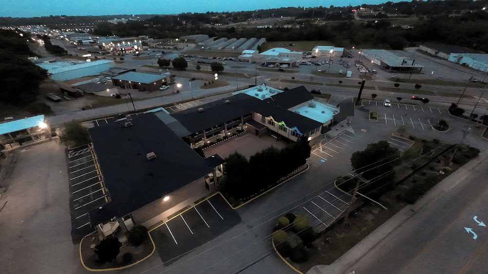 Riverside Inn & Suites by OYO Danville Ceaser Casino - photo 48