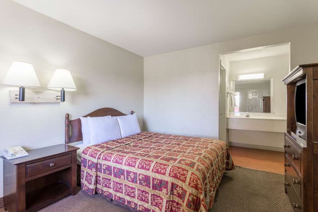 Knights Inn Mesa - photo 8