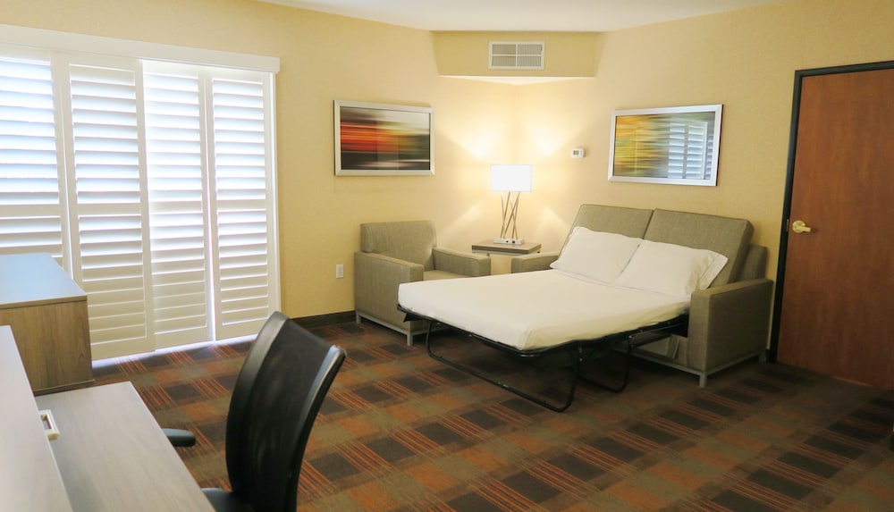 Holiday Inn Express & Suites Elk Grove Central Hwy 99 by IHG - photo 4