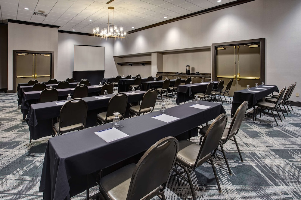DoubleTree by Hilton Lansing - photo 45