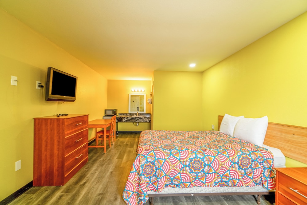 Regency Inn By OYO Rockdale TX - photo 11