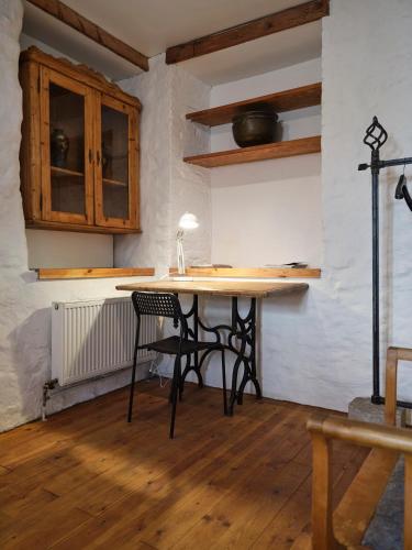 Historic Apartment with Private Garden in Old Town