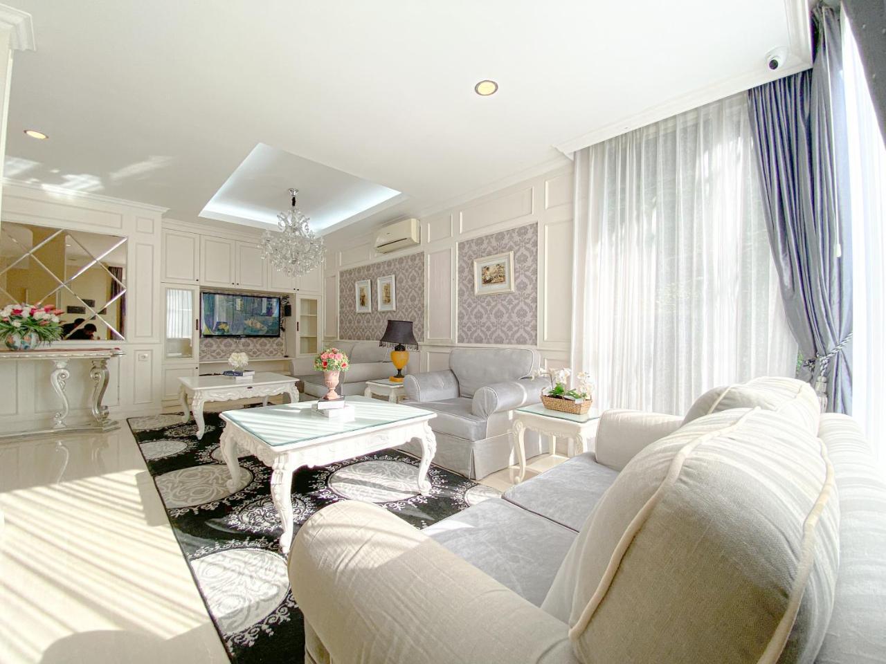 Kirei Villa Villa Mewah Dago — 4-Star Luxury Hotel in Bandung, Indonesia