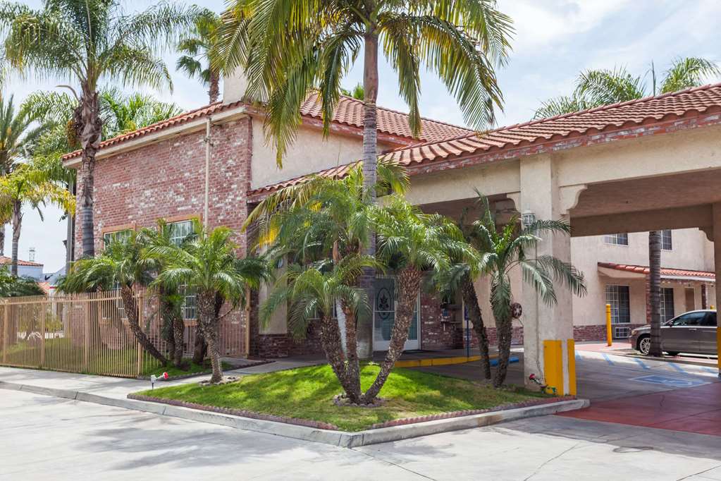 Days Inn & Suites by Wyndham South Gate — hotel in South Gate