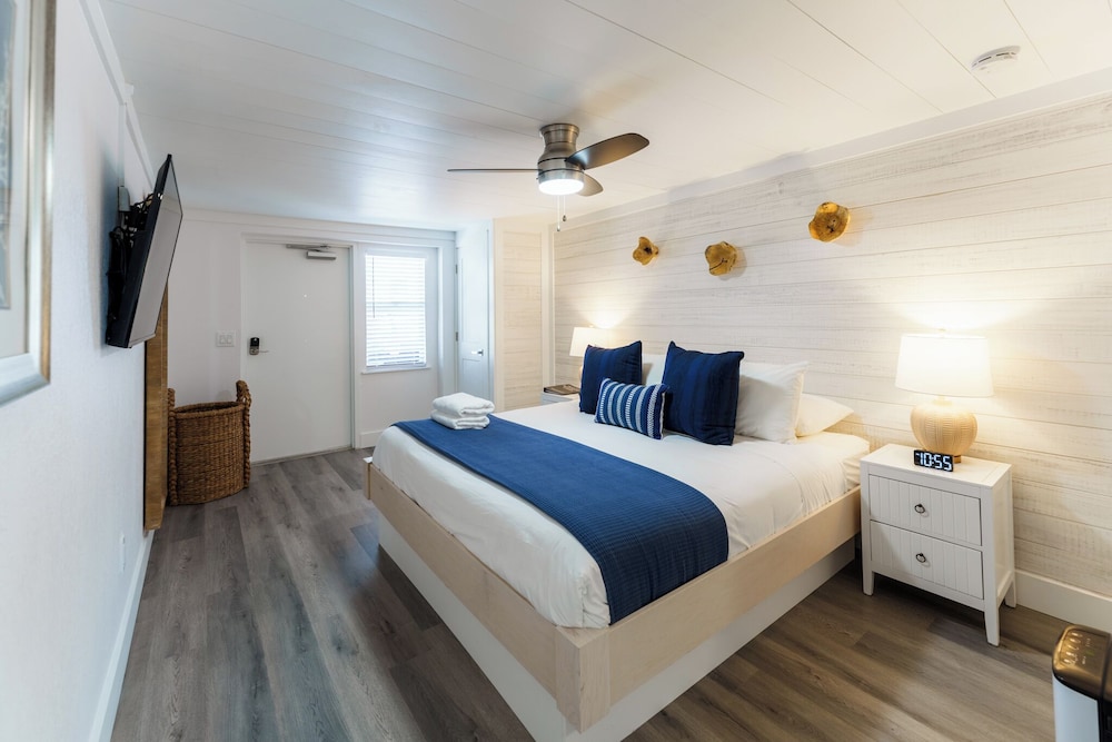 Siesta Key Beach Resort and Suites - photo 11