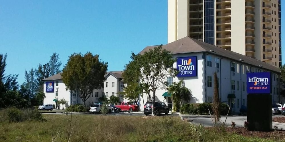 InTown Suites Extended Stay Fort Myers - photo 32