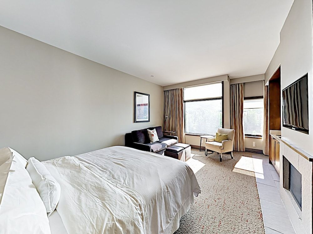 Riverfront Studio W Pool Studio Bedroom Hotel Room - photo 17