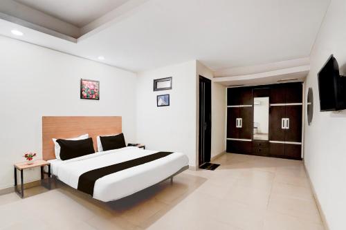 Super Townhouse Patparganj Near Max Super Speciality Hospital — 4-Star Luxury Hotel in New Delhi, India