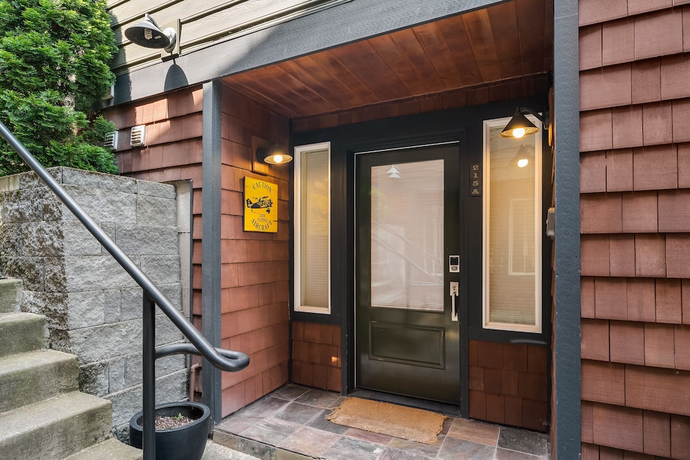 Seattle Vacation Home: The Aerodrome — 4-Star Luxury Hotel in Seattle, United States