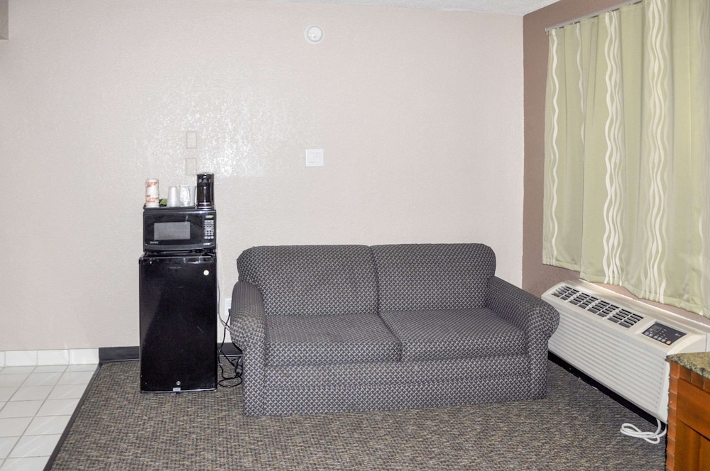 Bison Inn & Suites on University - photo 17