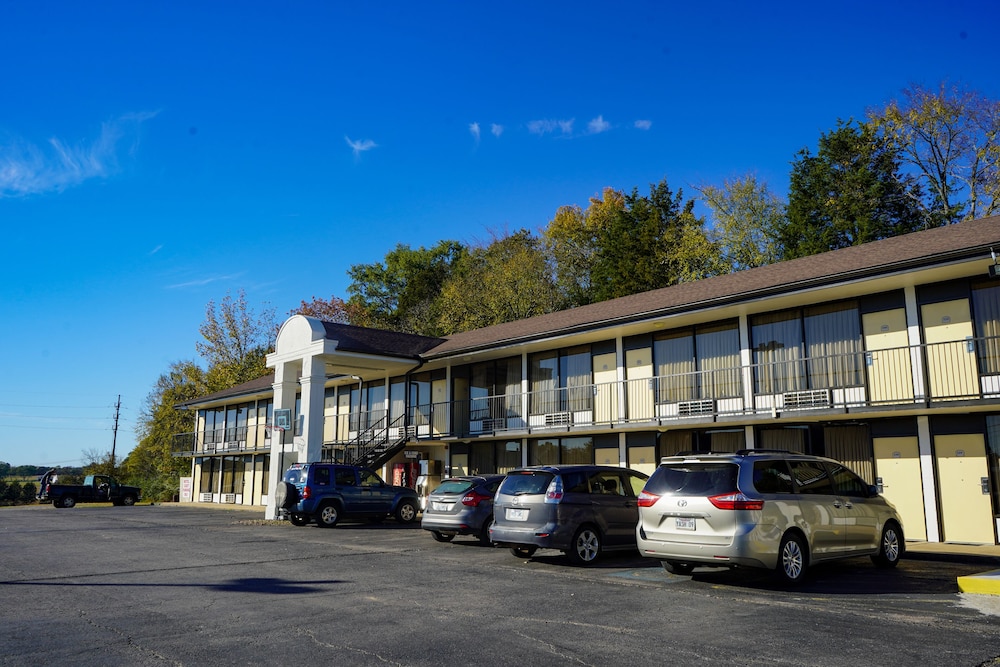 Sunset Inn Clarksville - photo 45
