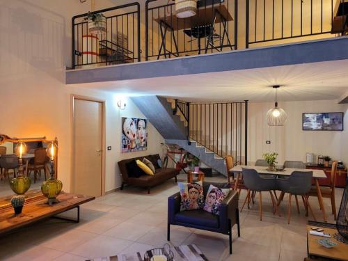 Industry Home — 4-Star Luxury Hotel in Catania, Italy