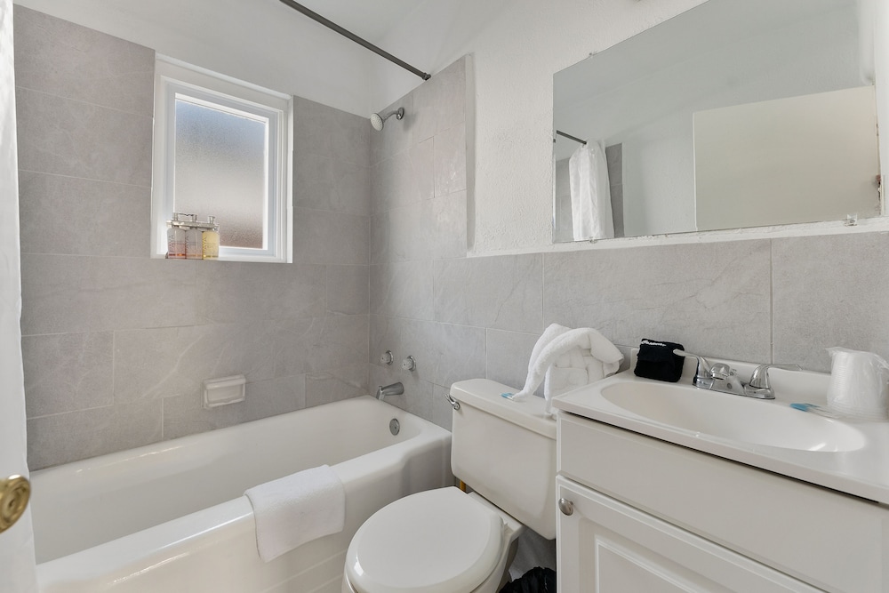Oceanic Hotel - photo 25