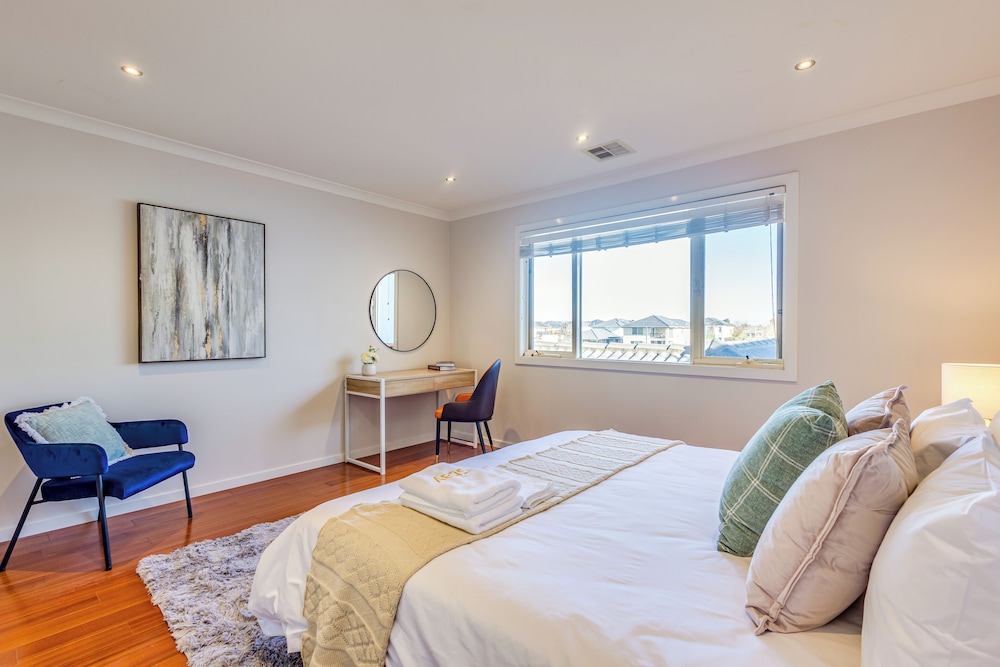 StayAU Magnificent Lakefront Villa — Point Cook — photo 3
