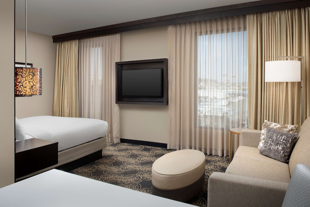 Embassy Suites by Hilton Knoxville West - photo 9