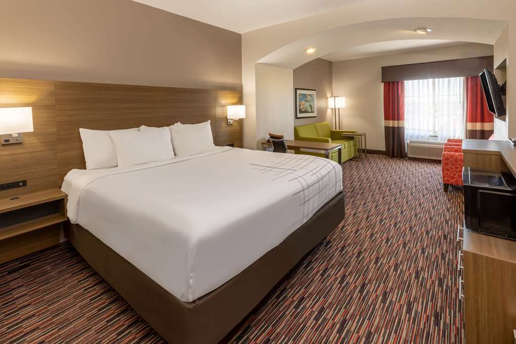 La Quinta Inn & Suites by Wyndham Wichita Falls MSU Area - photo 36
