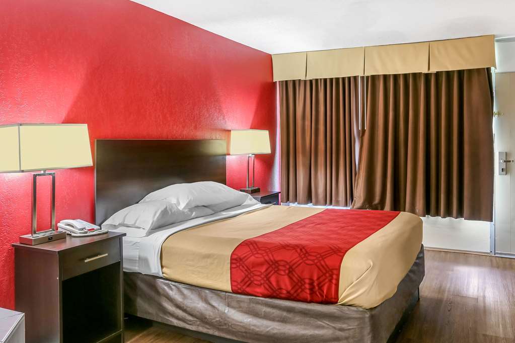 Econo Lodge Shorewood - photo 16