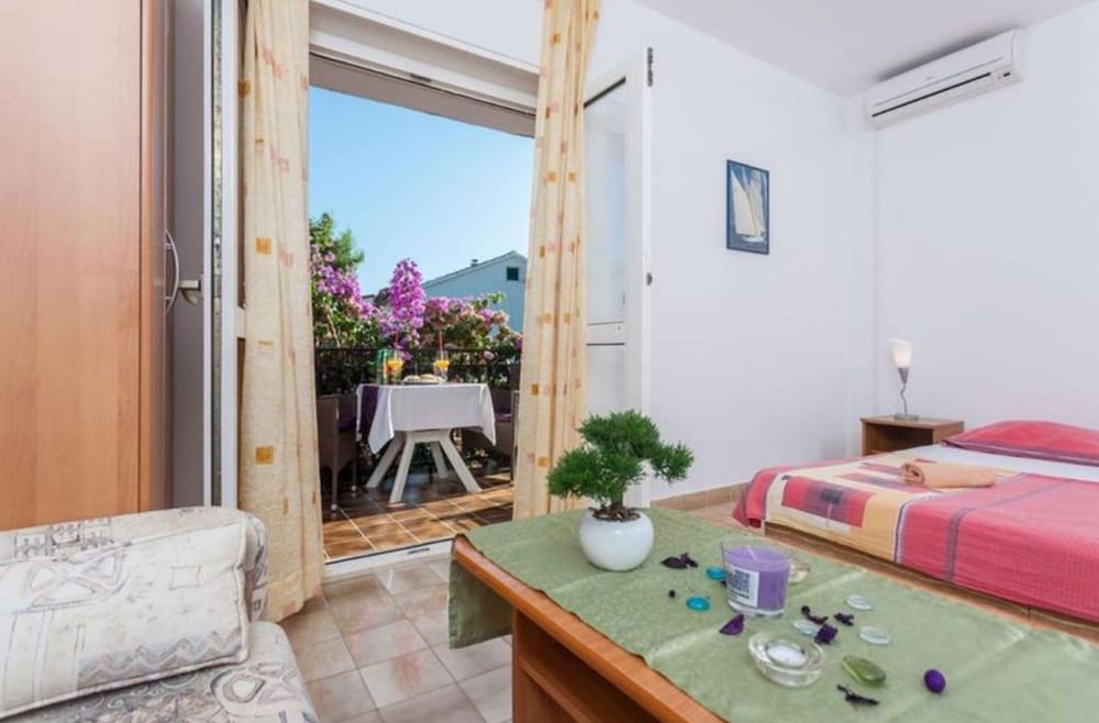 Splendid Double Bed Room With Balcony and Sea View in Okrug Gornji, Croatia