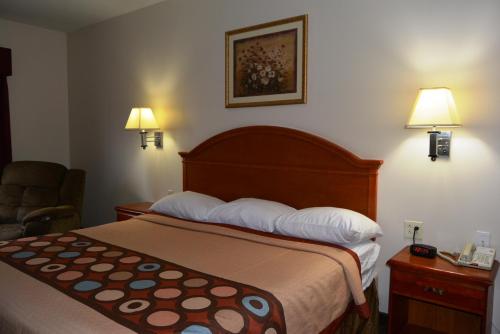 Super 8 by Wyndham Salina - photo 7