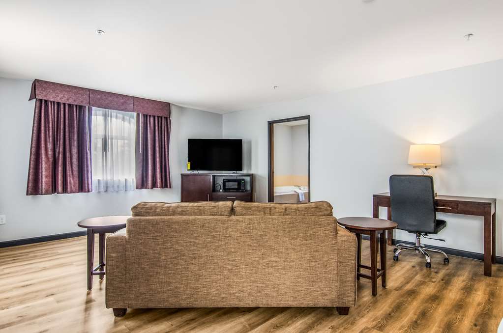 Red Lion Inn & Suites Des Moines - photo 21