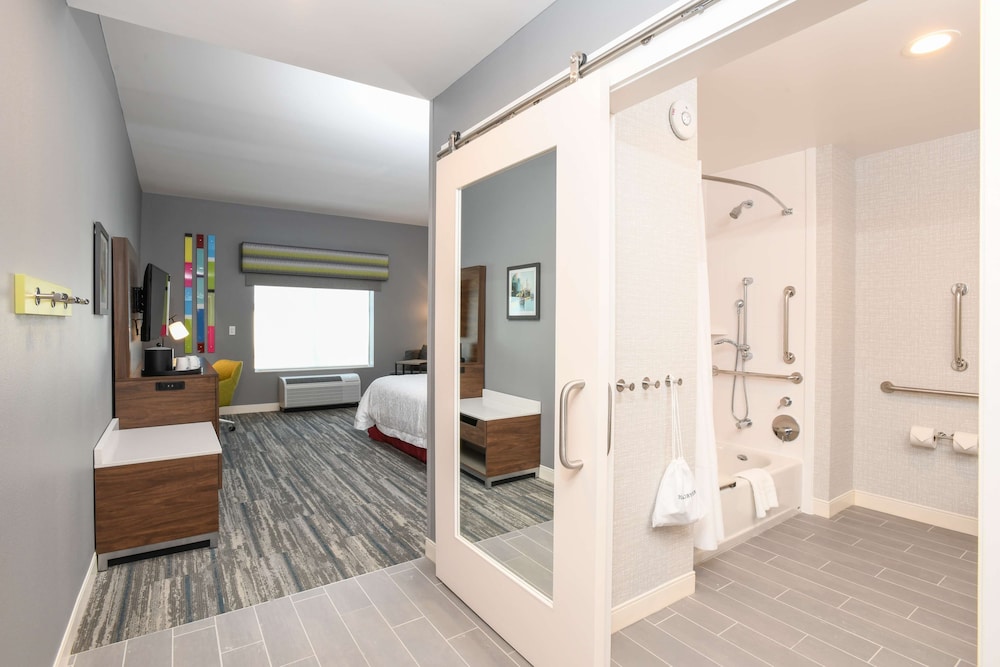 Hampton Inn & Suites Cincinnati Liberty Township - photo 12