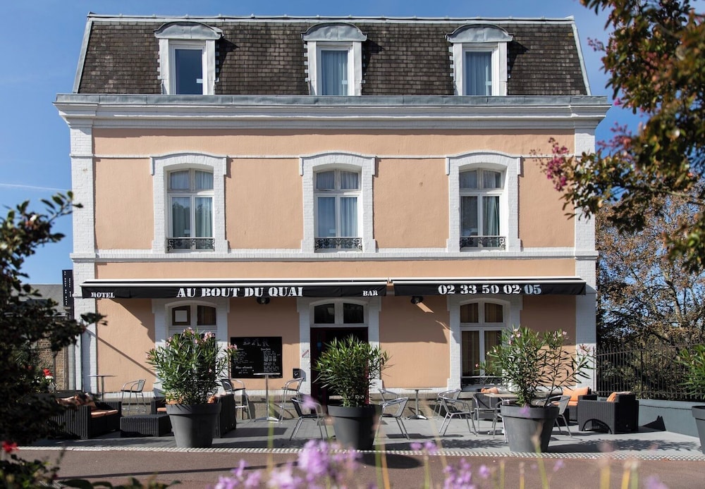 Au Bout Du Quai - carbon neutral hotel in Granville