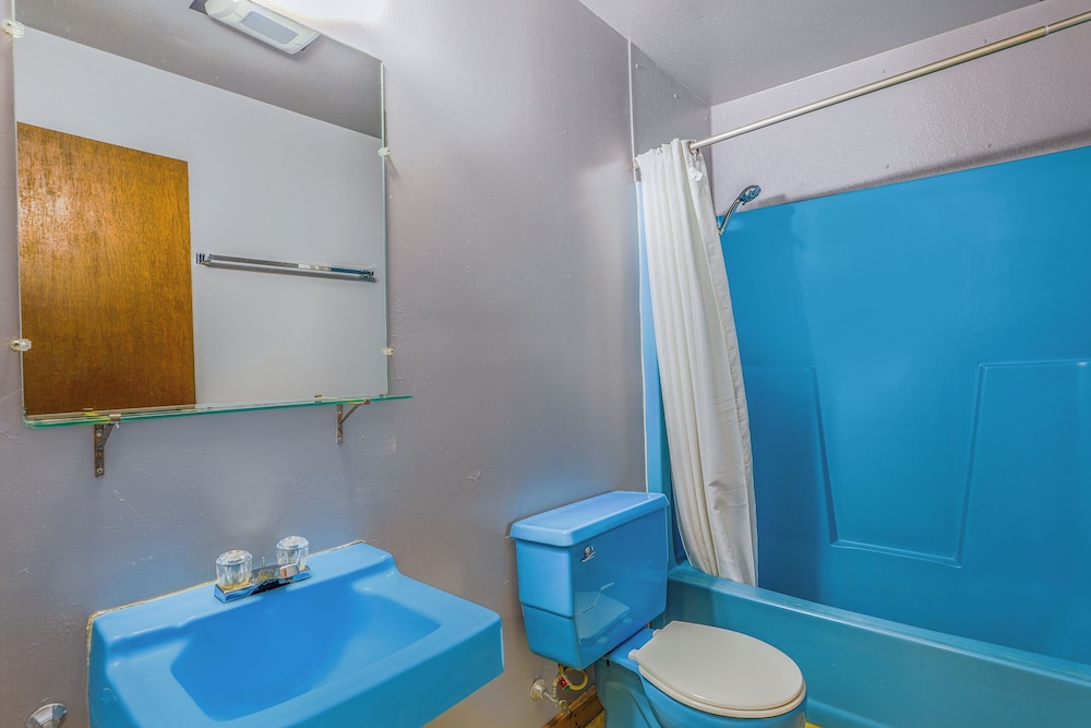 Love Hotels Tomahawk by OYO at Lake Mohawksin WI - photo 28