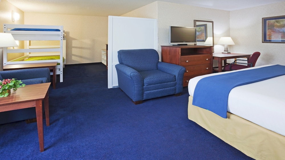 Holiday Inn Express Deforest - photo 9