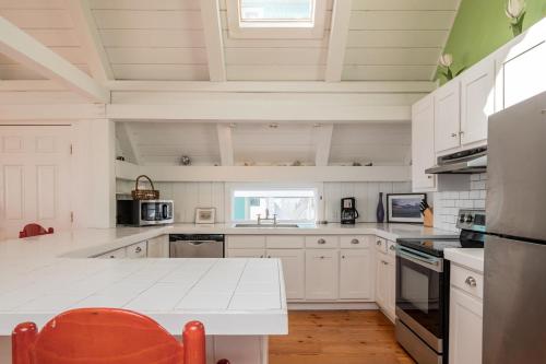 Cuddlefish by Oak Island Accommodations - photo 30
