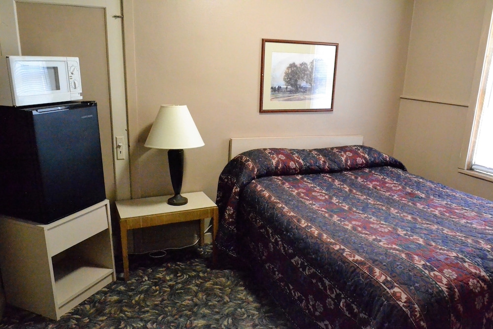 Innkeeper Motel - photo 11