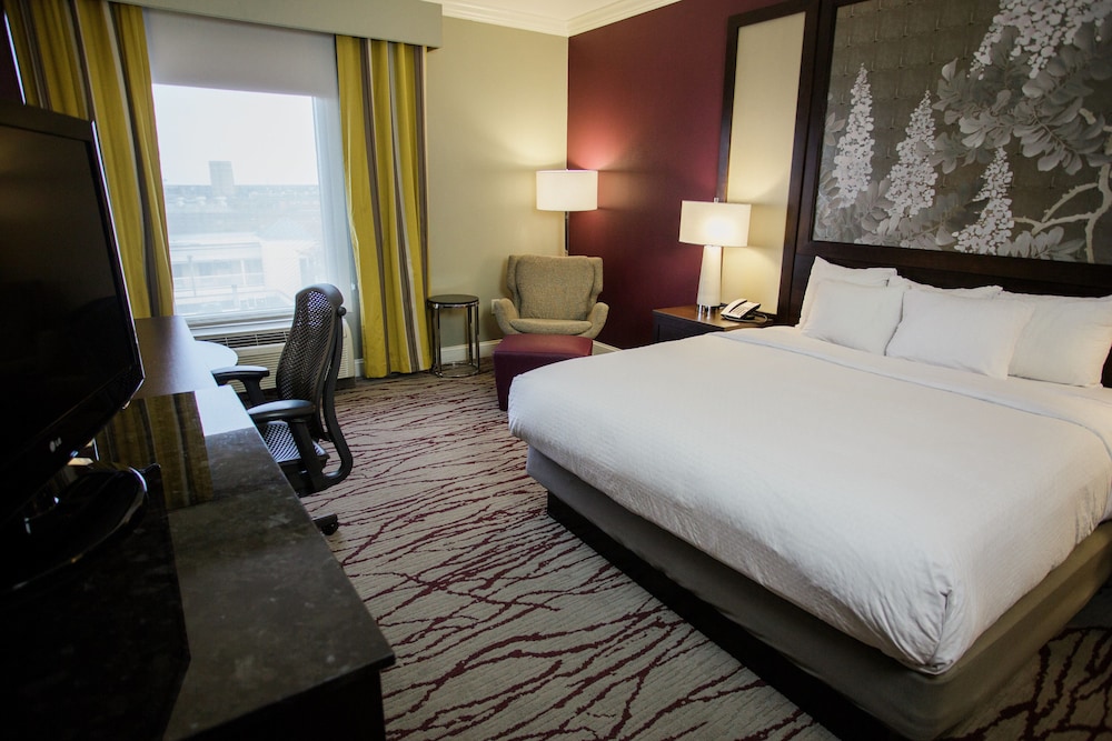 DoubleTree by Hilton Hotel Savannah Historic District - photo 8