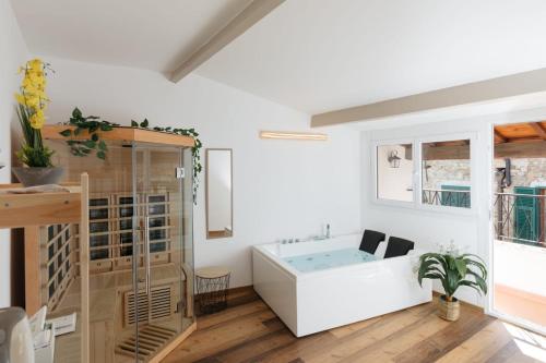 A Ca De Dante — 4-Star Luxury Hotel in Dolceacqua, Italy