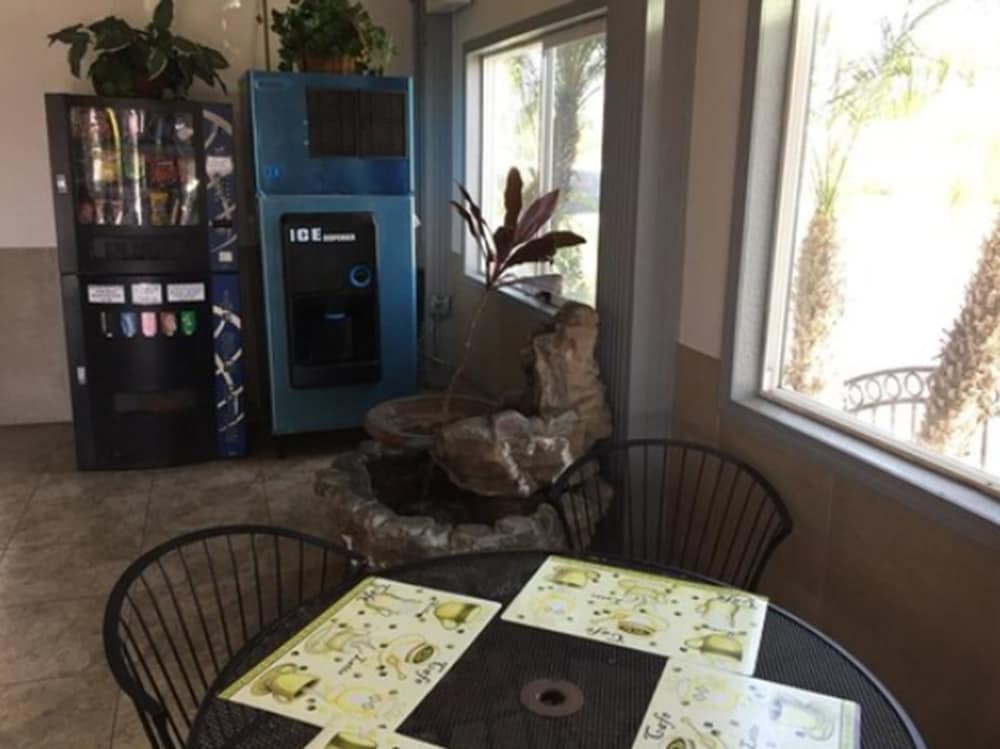 Harbor Inn & Suites - photo 16