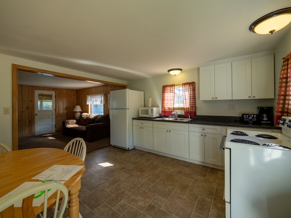 Lake 'N Pines Motel - photo 35