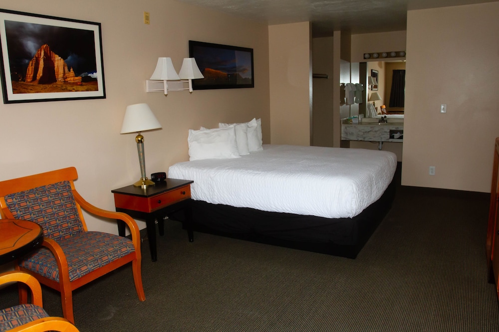 Cathedral Valley Inn - photo 3