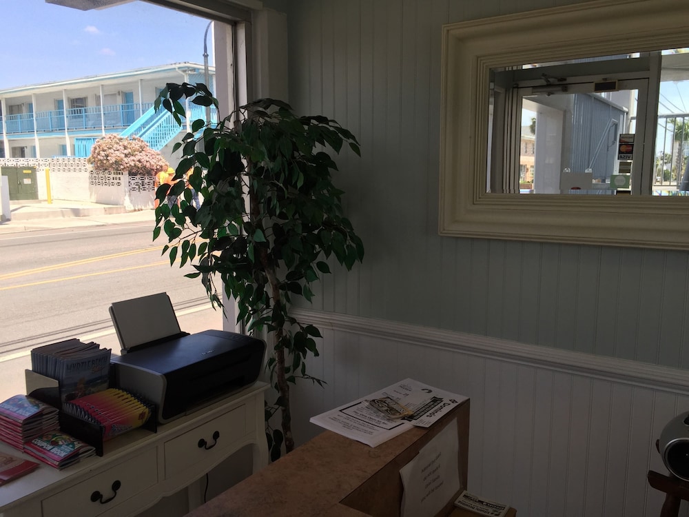 Admiral Motor Inn - photo 2