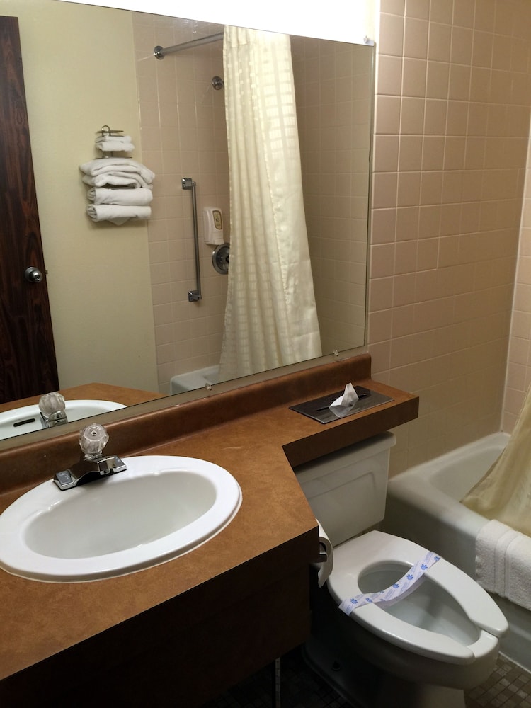 Cedar Inn - photo 7