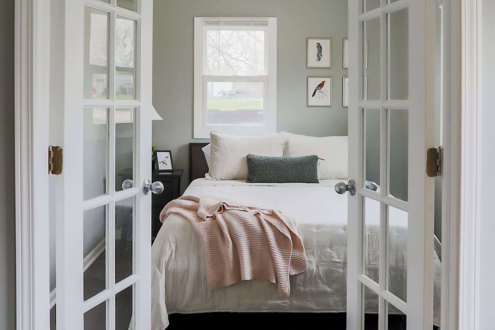 Your Cozy Lockwood Lodge Awaits — 4-Star Luxury Hotel in Lake Geneva, United States